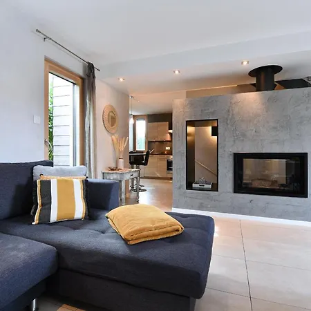 Holiday home Contemporain L'hirondelle Guemar