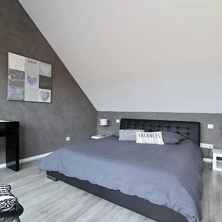 Contemporain L'hirondelle Guémar