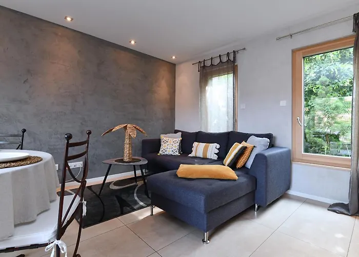 Contemporain L'hirondelle Guémar