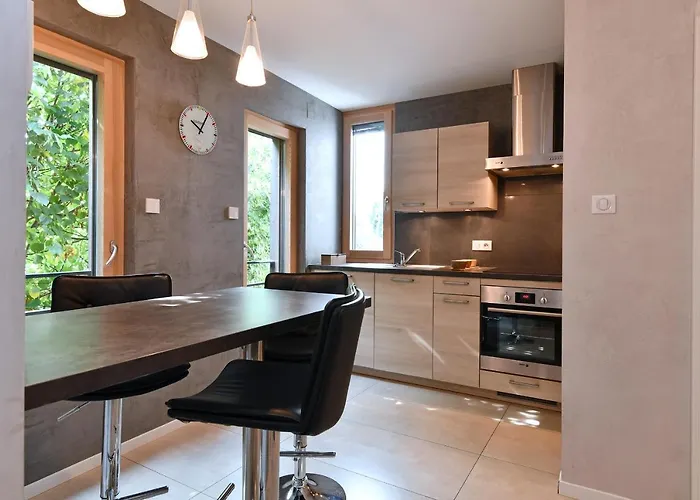 Contemporain L'hirondelle * Guémar