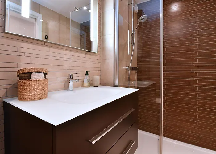 Contemporain L'hirondelle Guémar